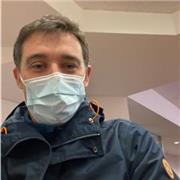 Profesor de diseño y teoría de la comunicación gráfica, se ofrece para enseñarte pacientemente